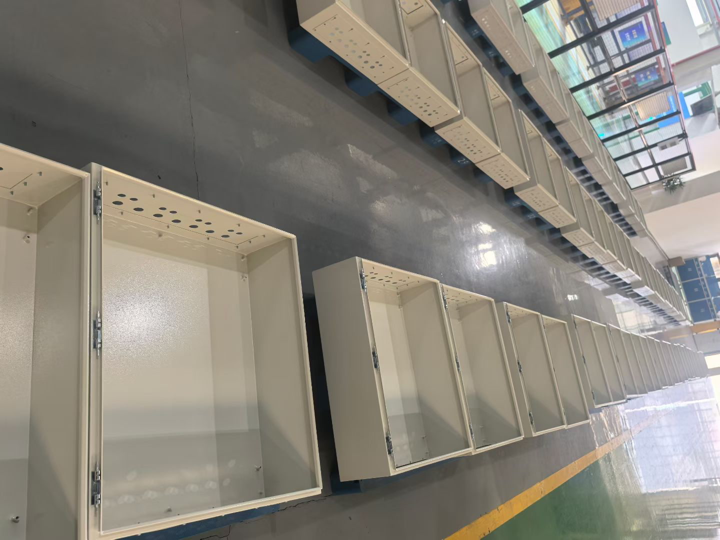 Wall-mounted AC Charging Unit for Home Use